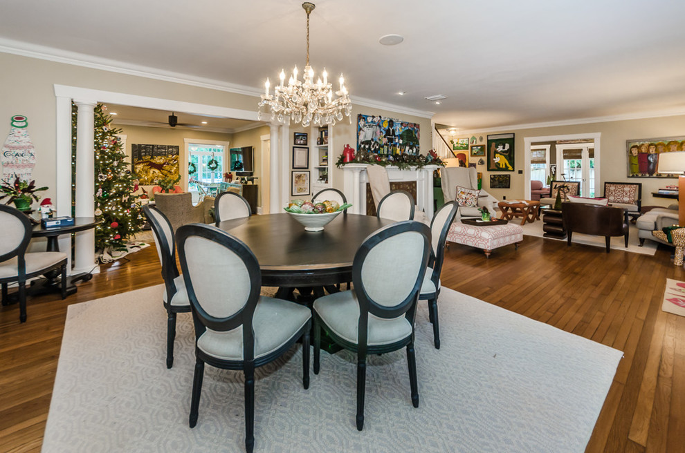 Example of a classic home design design in Tampa