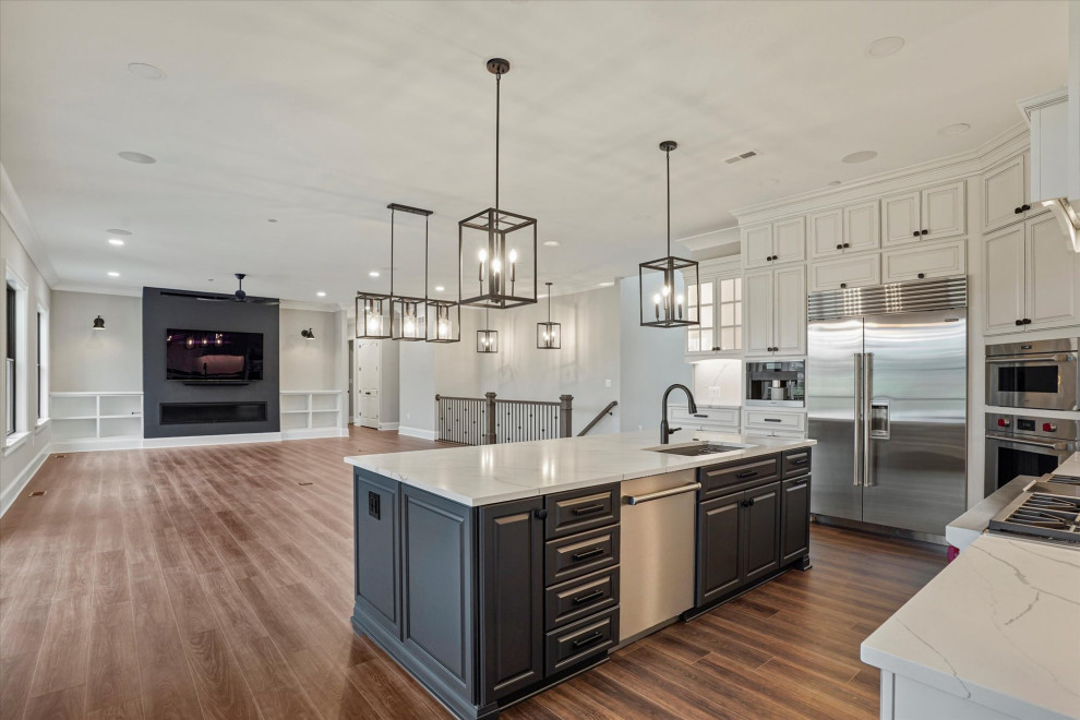 Gorgeous Graphite with Traditional Touches