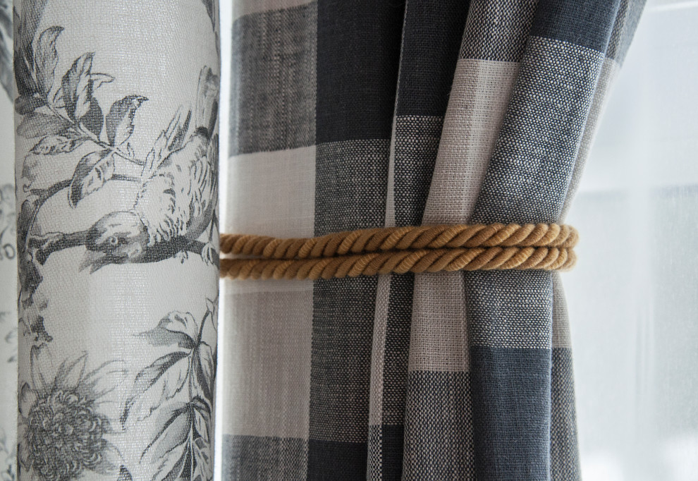 Светлая веранда с птичками