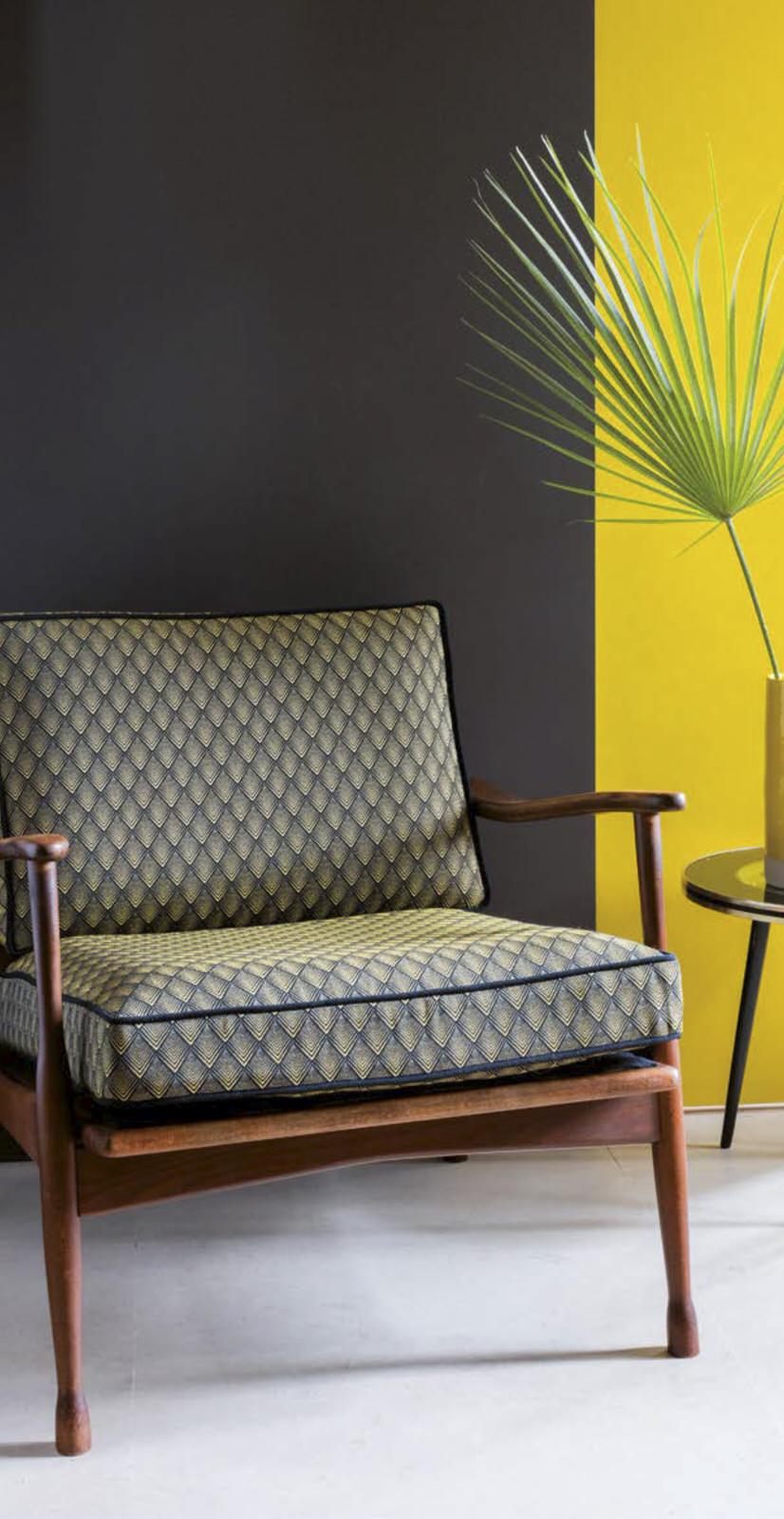 Стильная обивка мебели интересными тканями