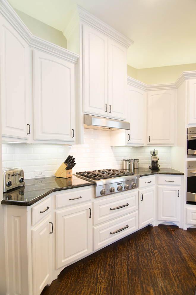 Example of a transitional kitchen design in Dallas