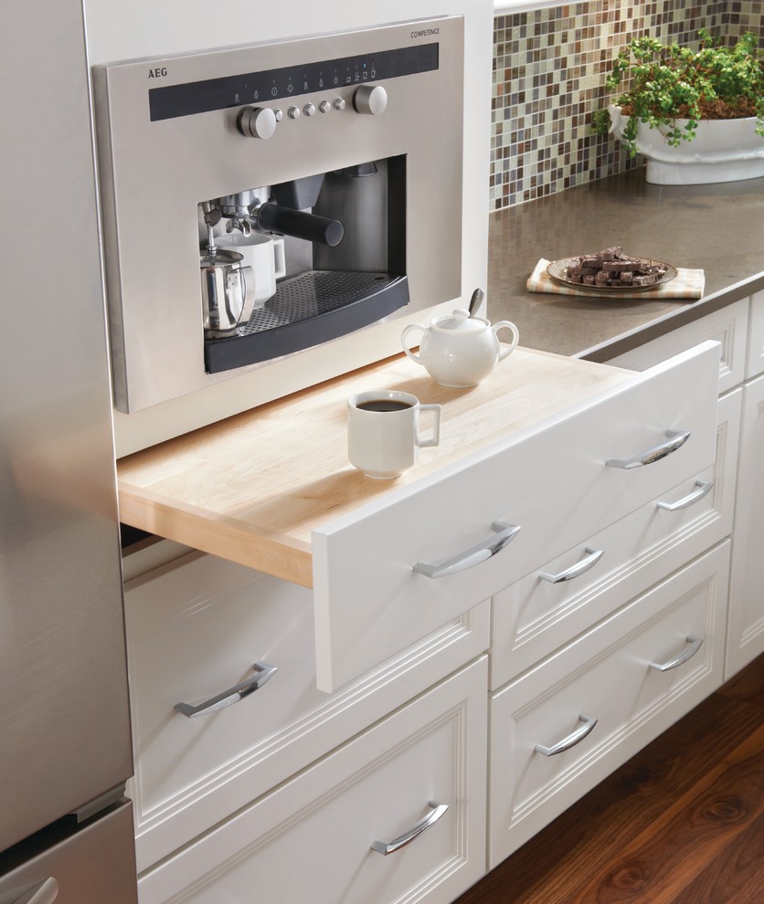 Example of a transitional kitchen design in Minneapolis