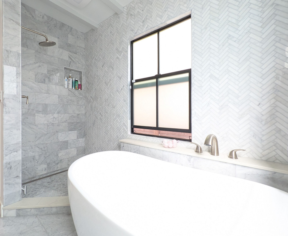 Cozy Cottage with a Serene Bathroom in La Jolla