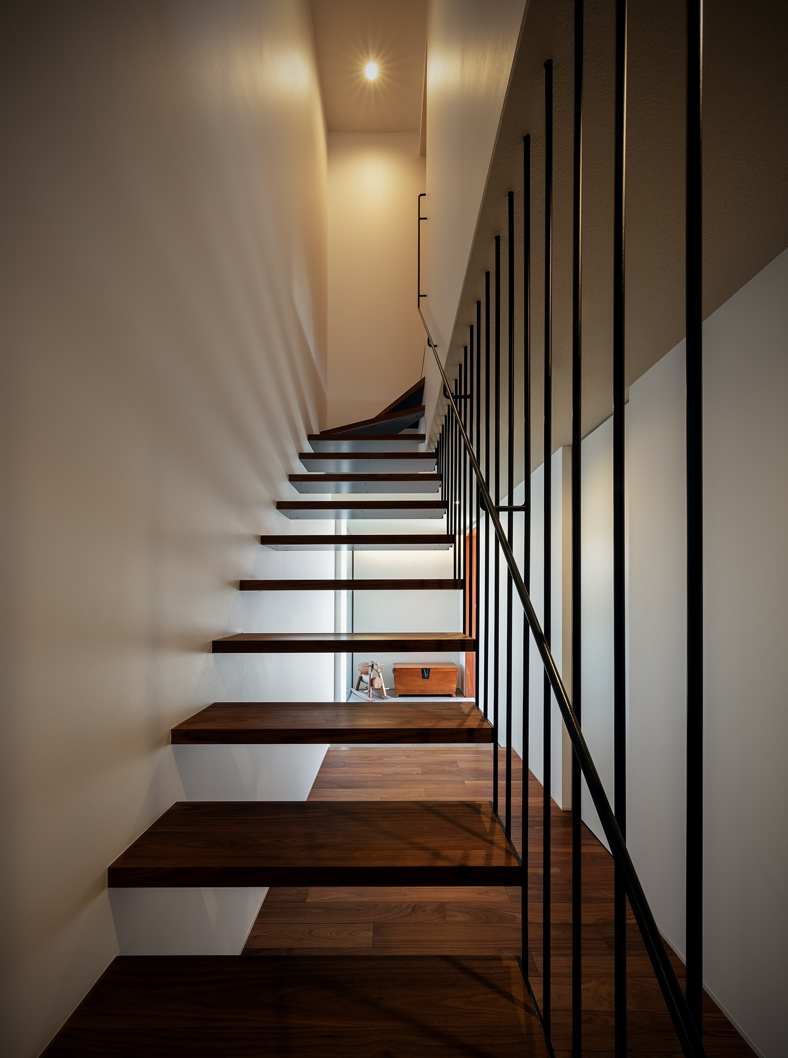 モダンスタイルのおしゃれな階段 壁紙 の画像 75選 22年10月 Houzz ハウズ