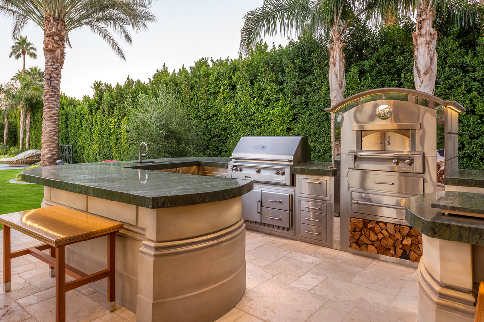 Transitional home design photo in Los Angeles