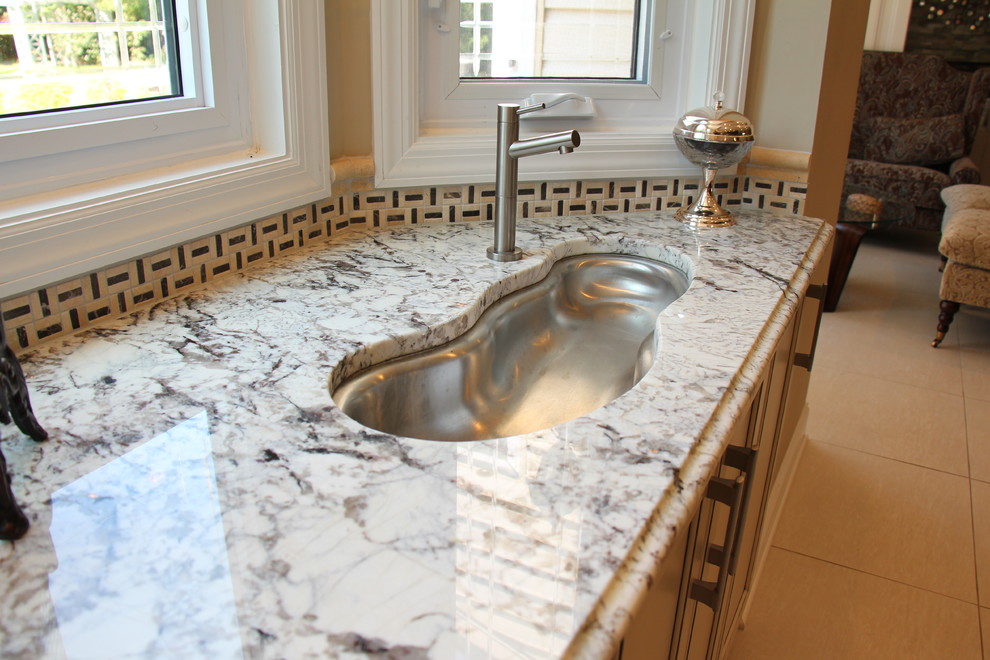 This is an example of a transitional kitchen in DC Metro.
