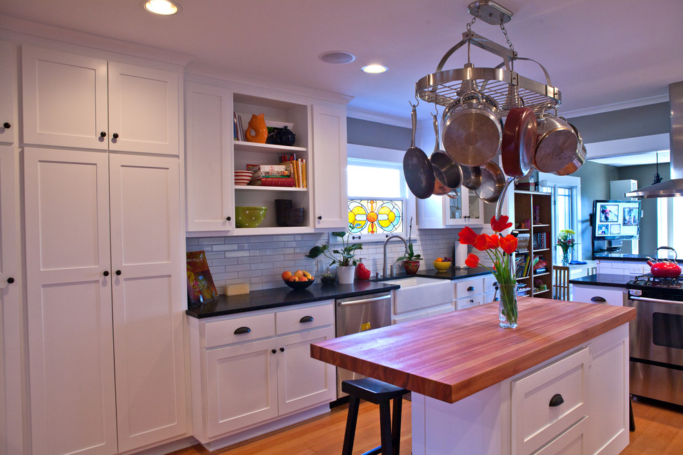 This is an example of a traditional kitchen in Seattle.