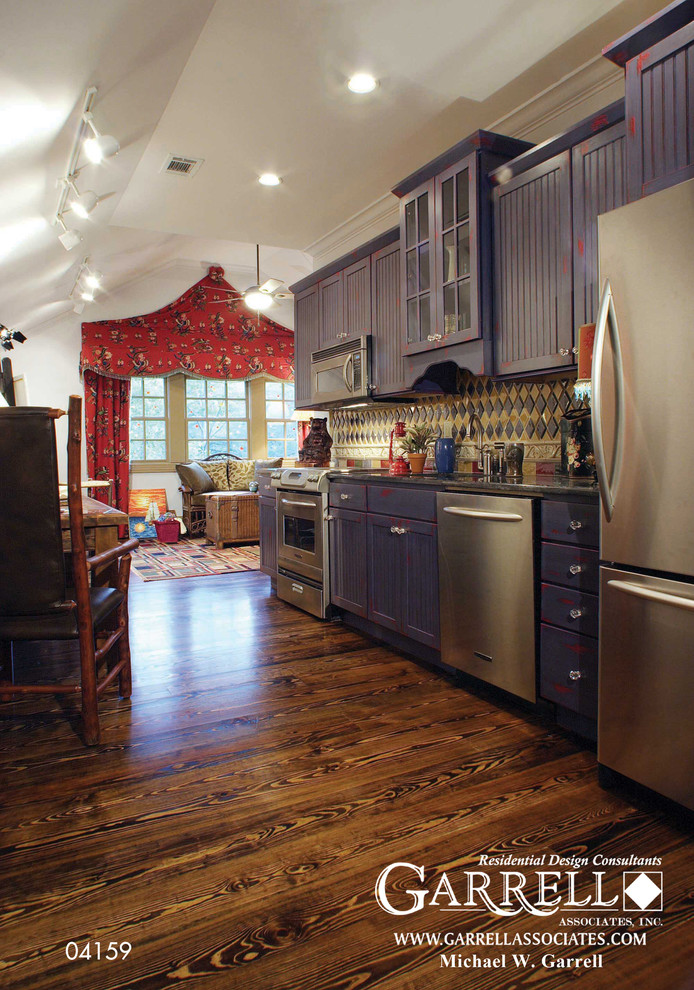 Photo of an arts and crafts kitchen in Atlanta.