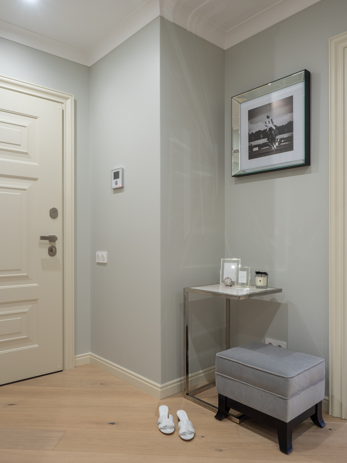 Классический интерьер в светлых тонах ЖК "Камелия"