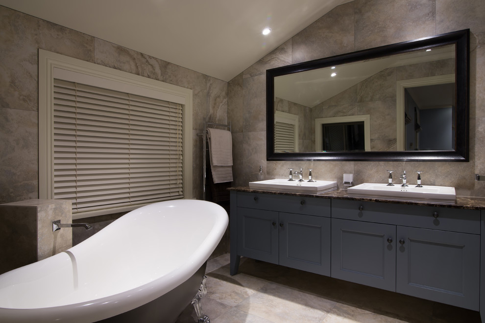 This is an example of a contemporary bathroom in Auckland.