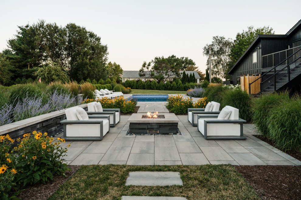 Example of a trendy patio design in Burlington