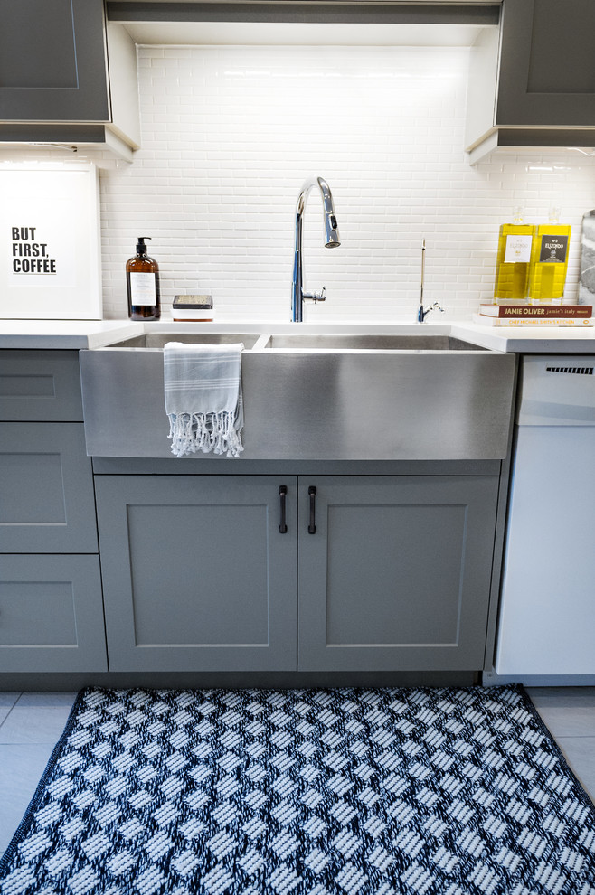 Inspiration for a transitional kitchen remodel in Toronto