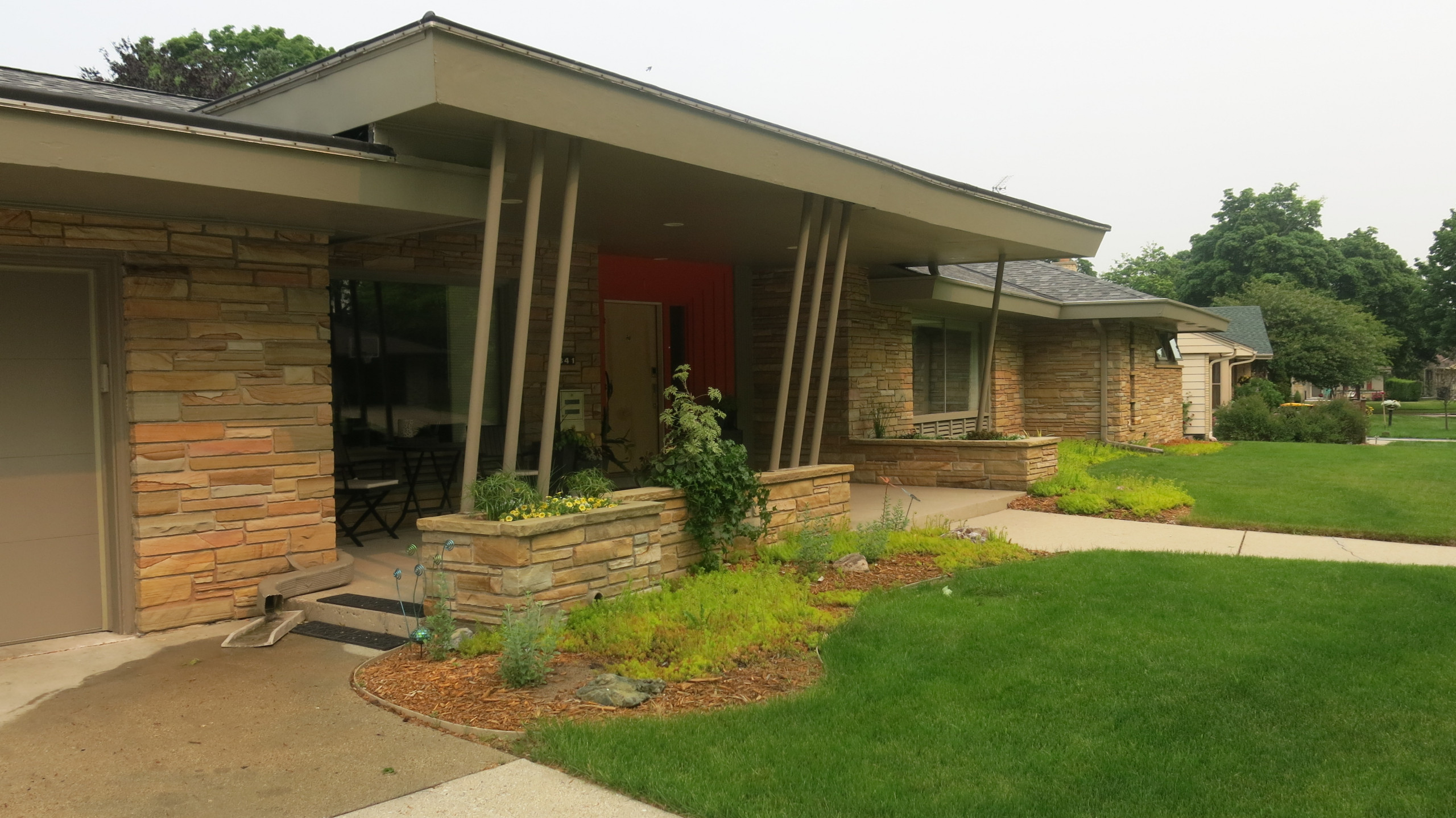 Mid-Century Mollica Front Landscape - Wauwatosa