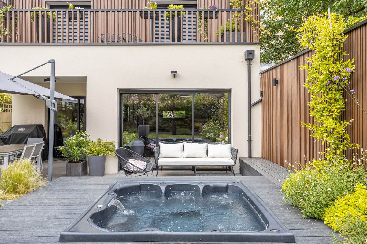 Aménagement d'un jardin avec jacuzzi