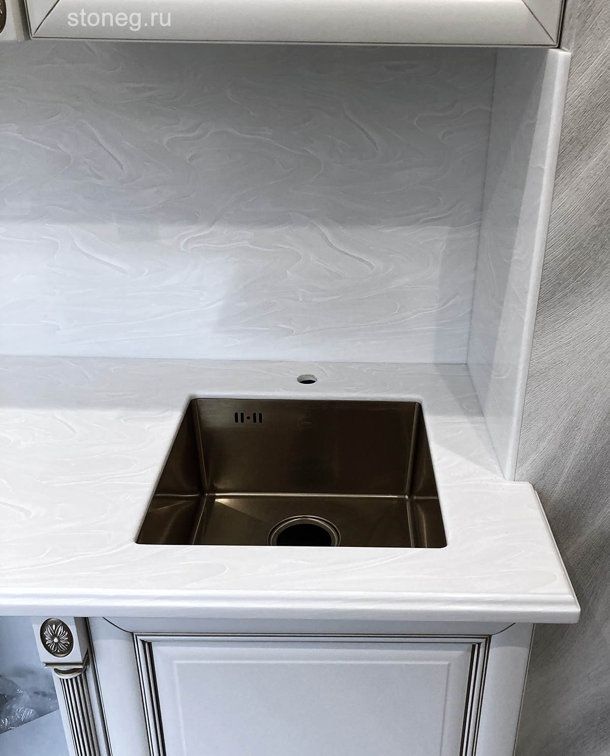 Мраморная столешница Grandex в классическом интерьере кухни