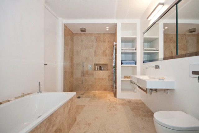 Wellnessbad aus dem Naturstein Travertin Beige - Mediterran - Badezimmer - Dortmund - von Rossittis GmbH