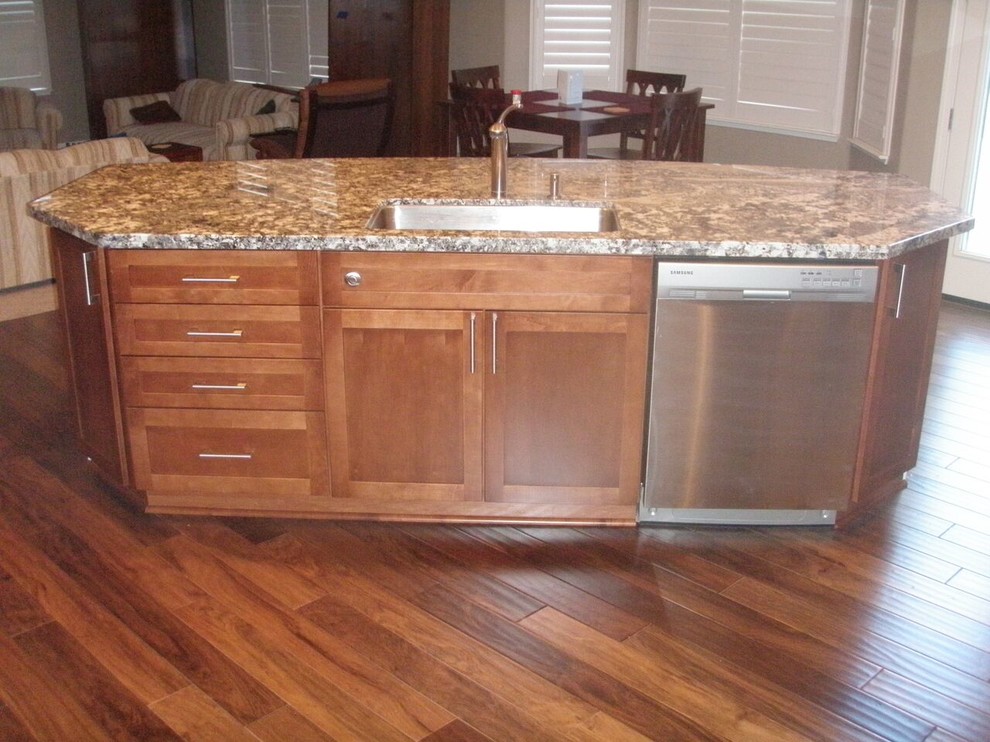 Kitchen - traditional kitchen idea