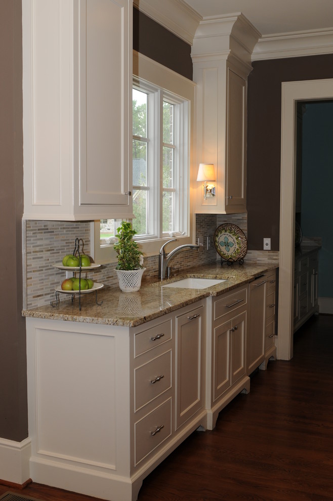 Kitchen - transitional kitchen idea