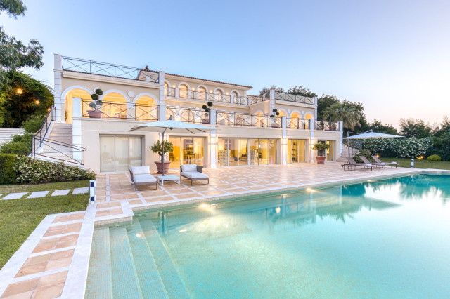 Majestic transitional-pool
