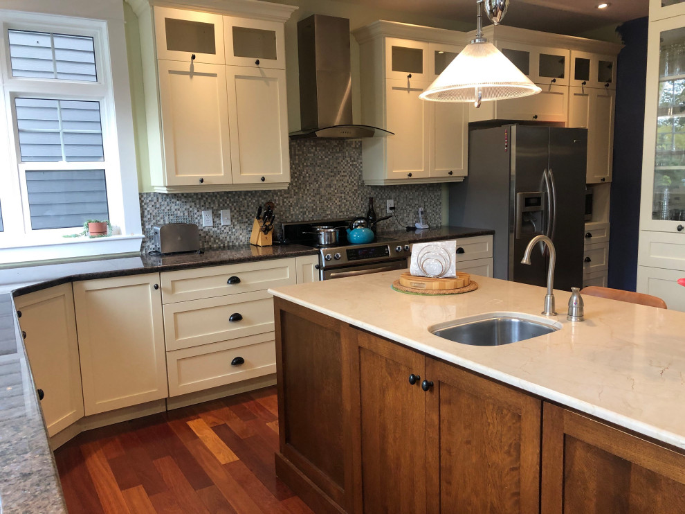 Kitchen - transitional kitchen idea