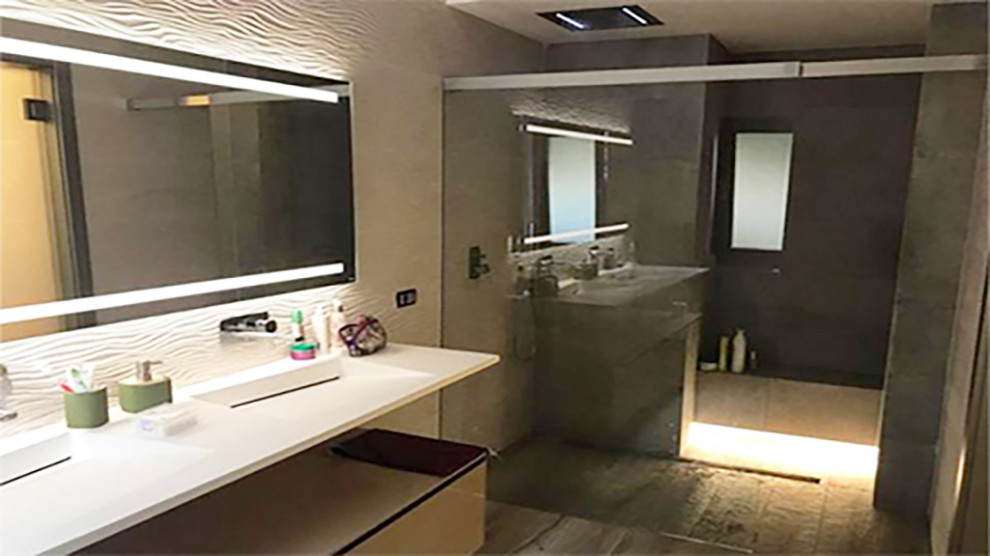 Large contemporary master bathroom in Rome with a hot tub, a curbless shower, a wall-mount toilet and a double vanity.