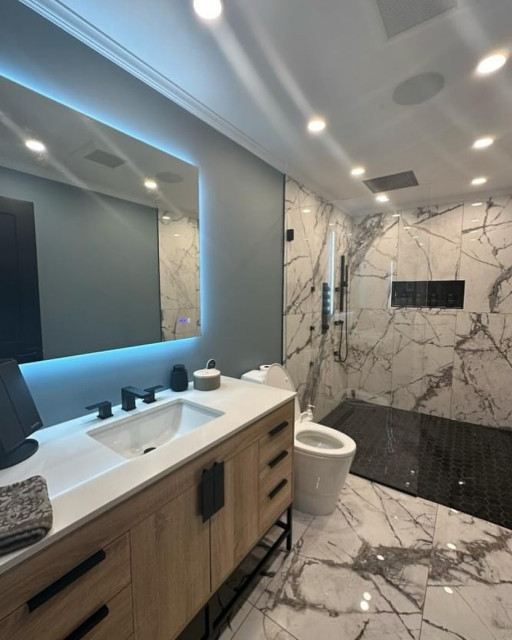 Kitchen & Bathroom Projects moderno-stanza-da-bagno