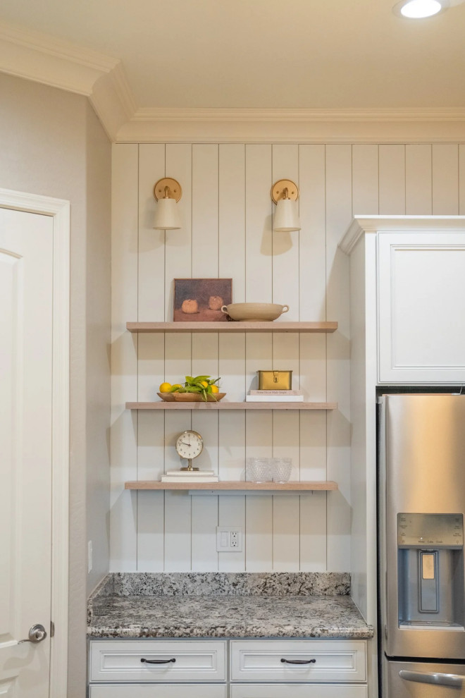 Transitional kitchen photo in Phoenix