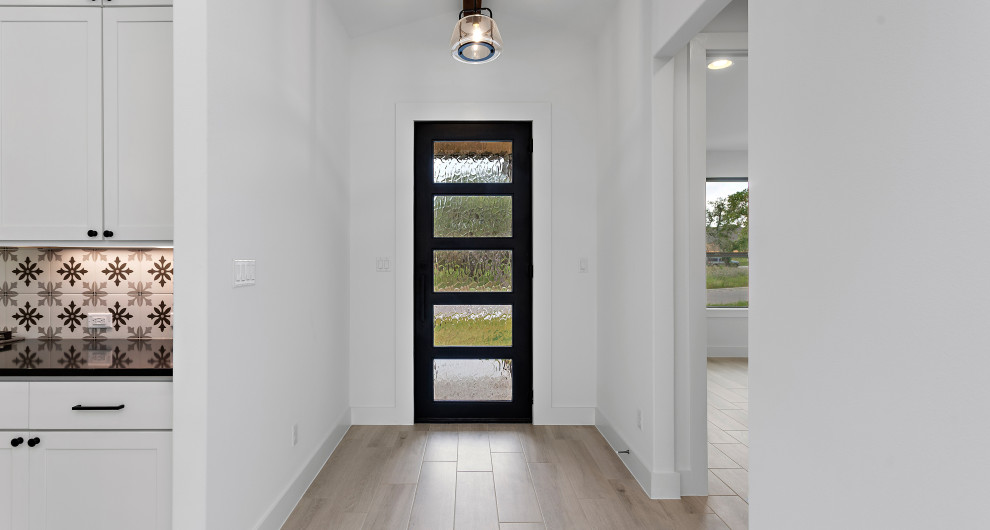 Home design - contemporary home design idea in Austin