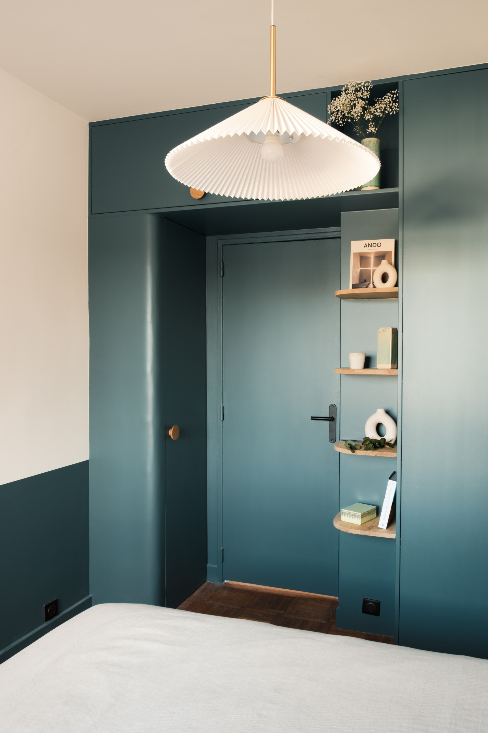 Rénovation colorée d’un appartement années 50