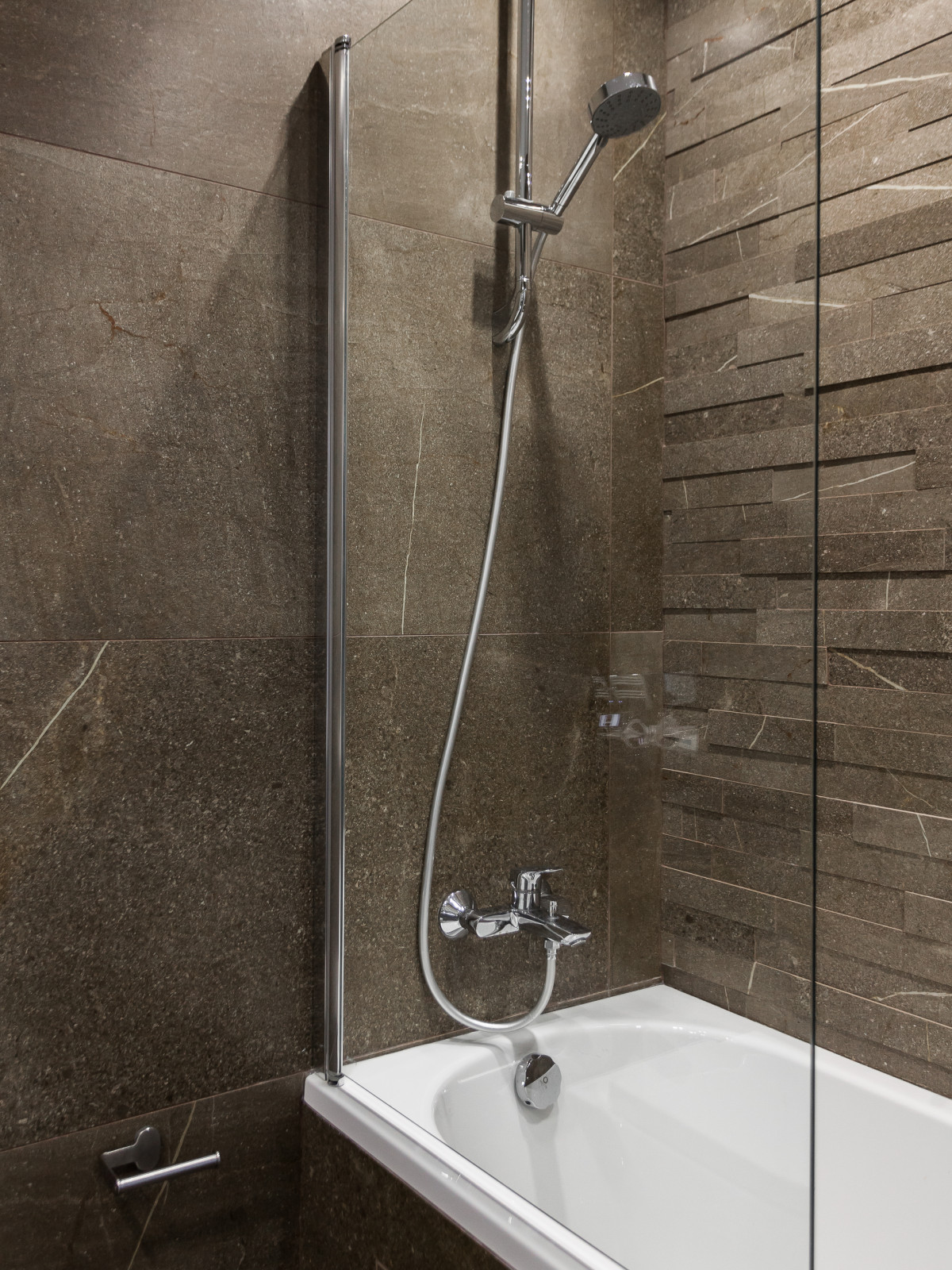 Квартира с двумя белоснежными котами