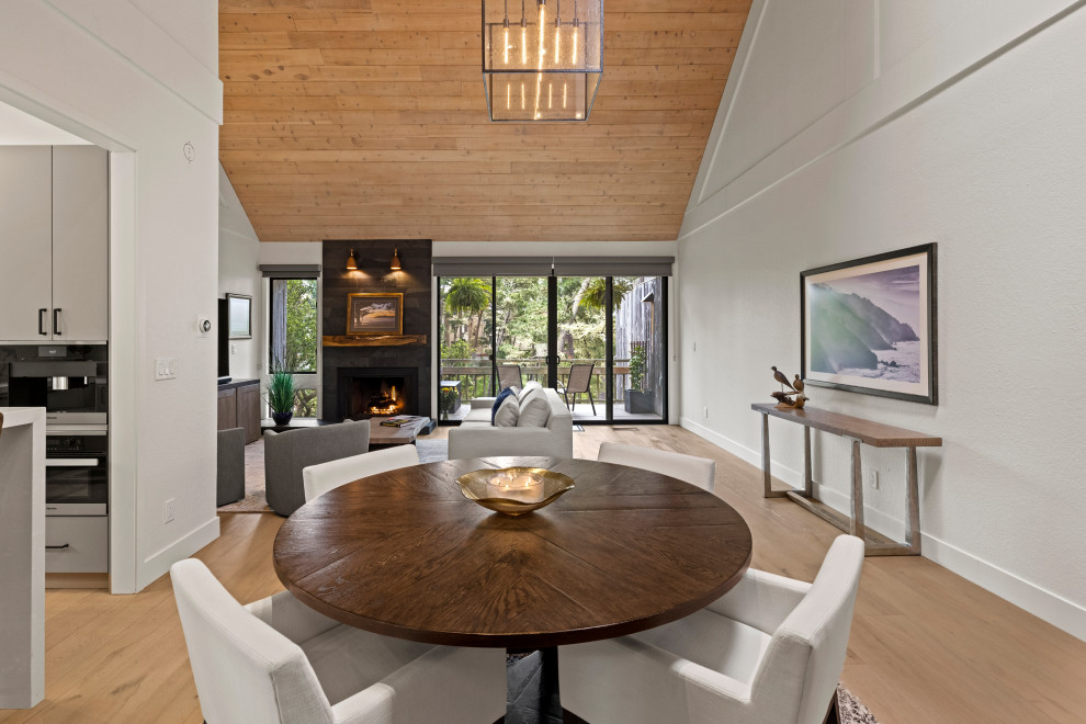 Dining room - transitional dining room idea