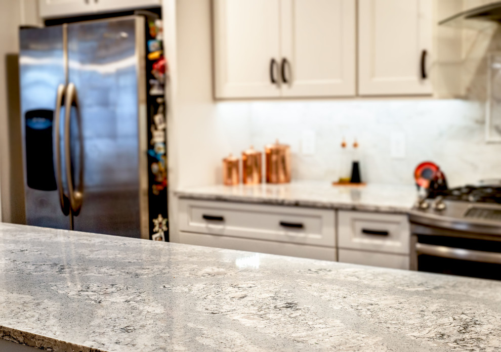 Example of a transitional kitchen design in DC Metro