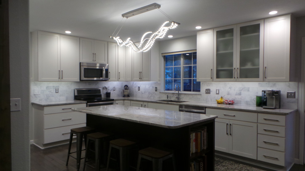 Kitchen - kitchen idea in Denver