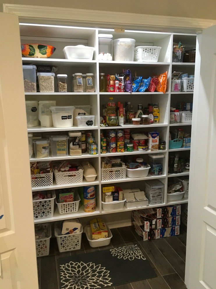 Elegant kitchen photo in Charlotte