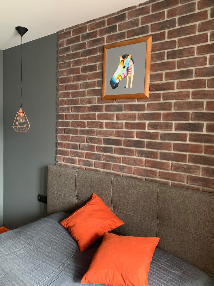 Спальня с яркими акцентами