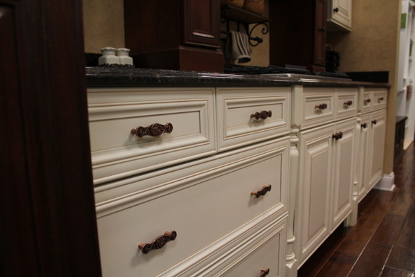 Home design - traditional home design idea in Milwaukee