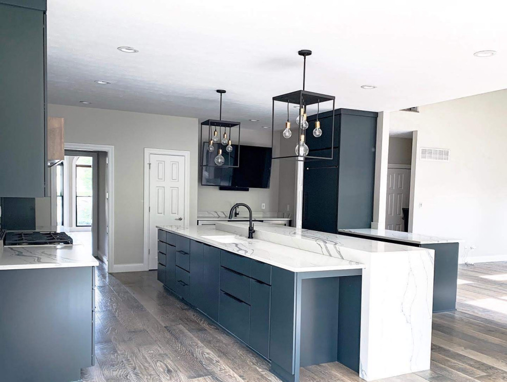 Kitchen - transitional kitchen idea in Indianapolis