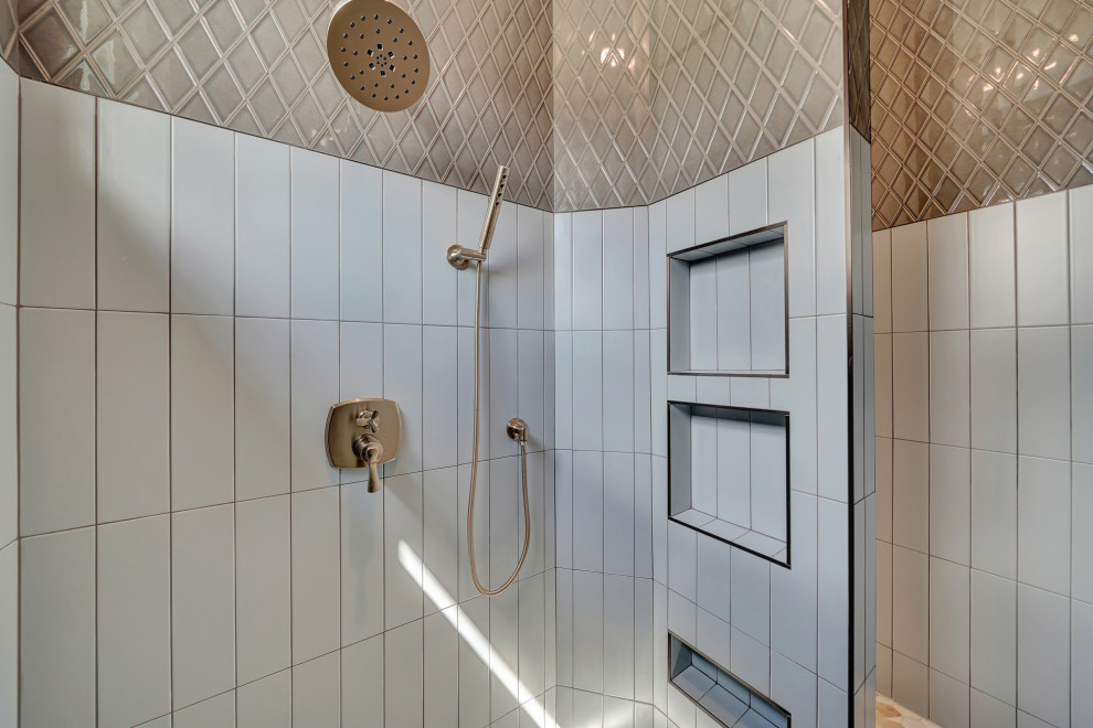 Bathroom - transitional bathroom idea in Omaha