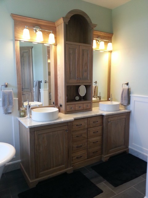 Example of a mid-sized transitional bathroom design with shaker cabinets and medium tone wood cabinets