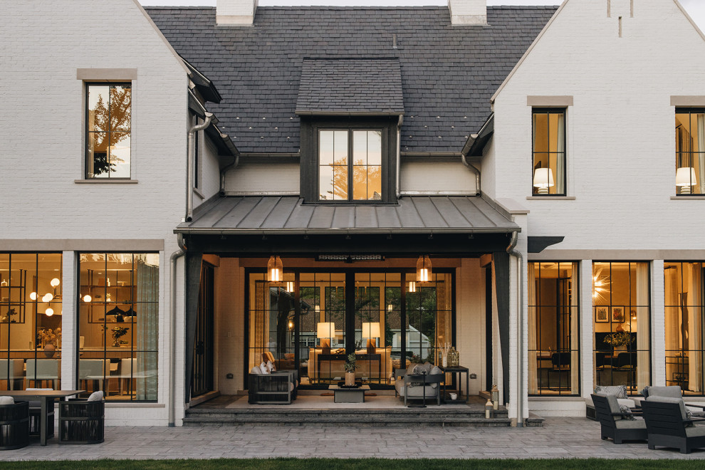 Inspiration for a transitional patio remodel in Chicago