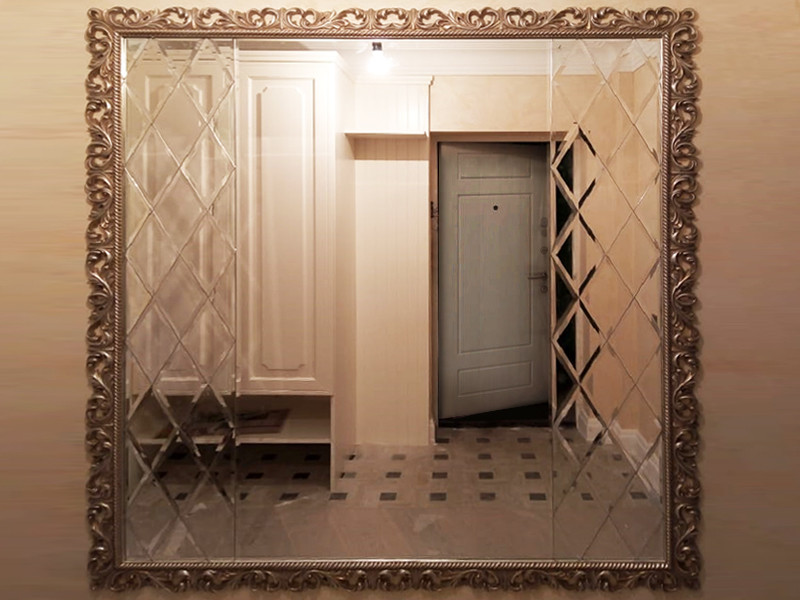 Зеркальное панно в прихожей