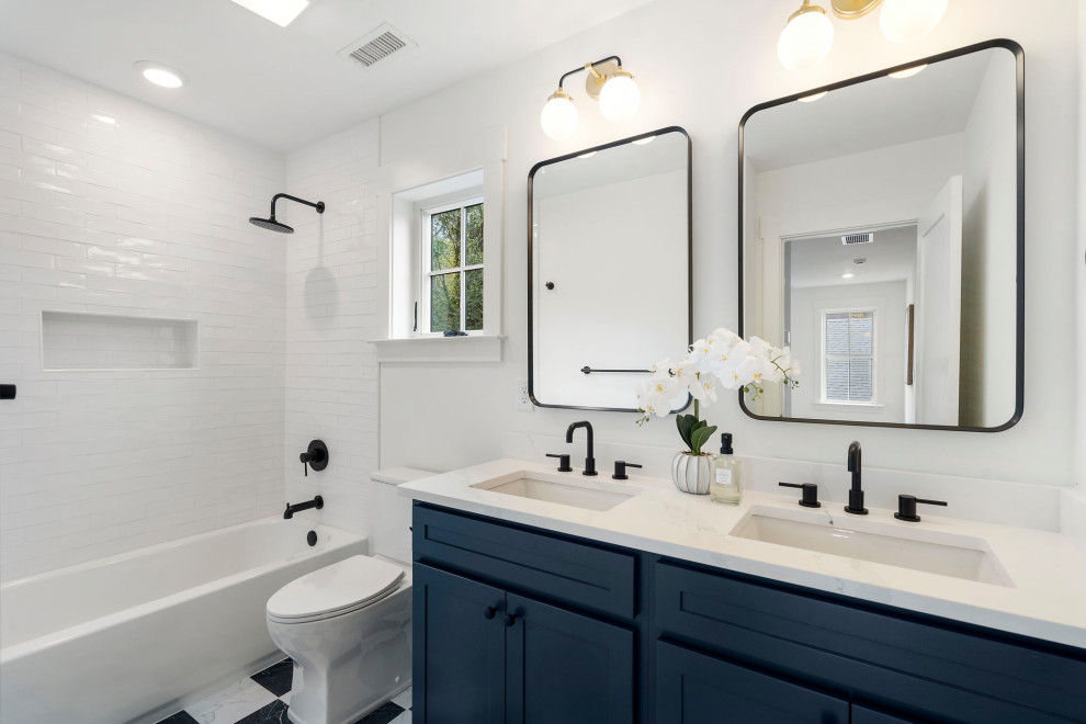 Inspiration for a transitional home design remodel in Atlanta