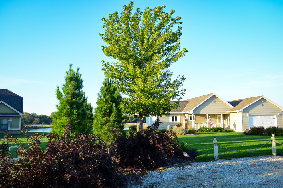 Inspiration for a rustic home design remodel in Omaha