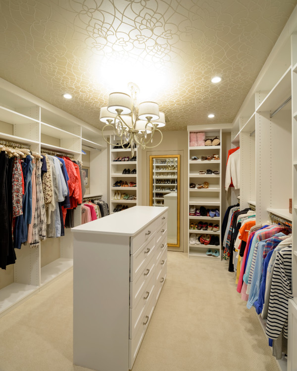 Inspiration for a mid-sized eclectic women's dressing room in Phoenix with shaker cabinets, white cabinets, carpet and beige floor.