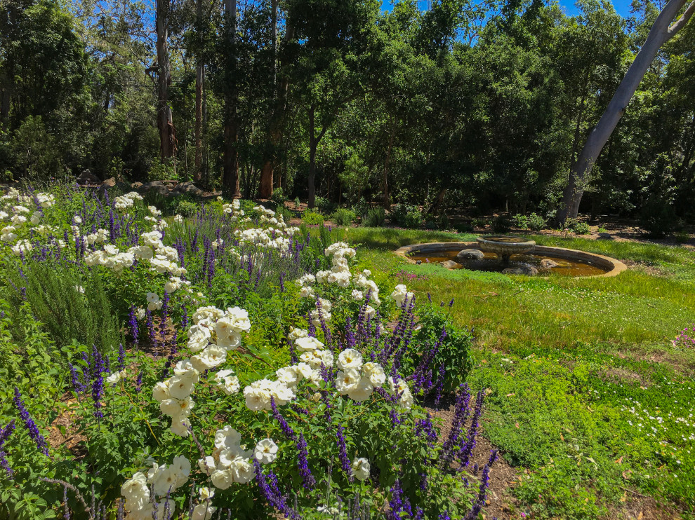 Geräumiger Landhaus Gartenteich mit direkter Sonneneinstrahlung in Santa Barbara