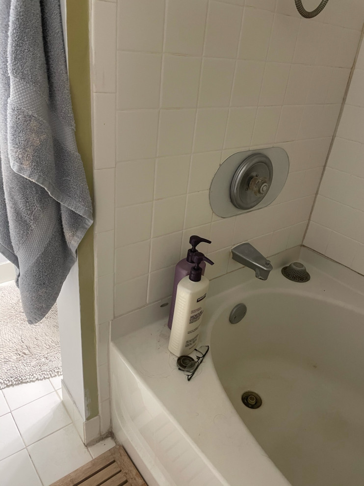 backer board on top or in front of the bathtub lip?