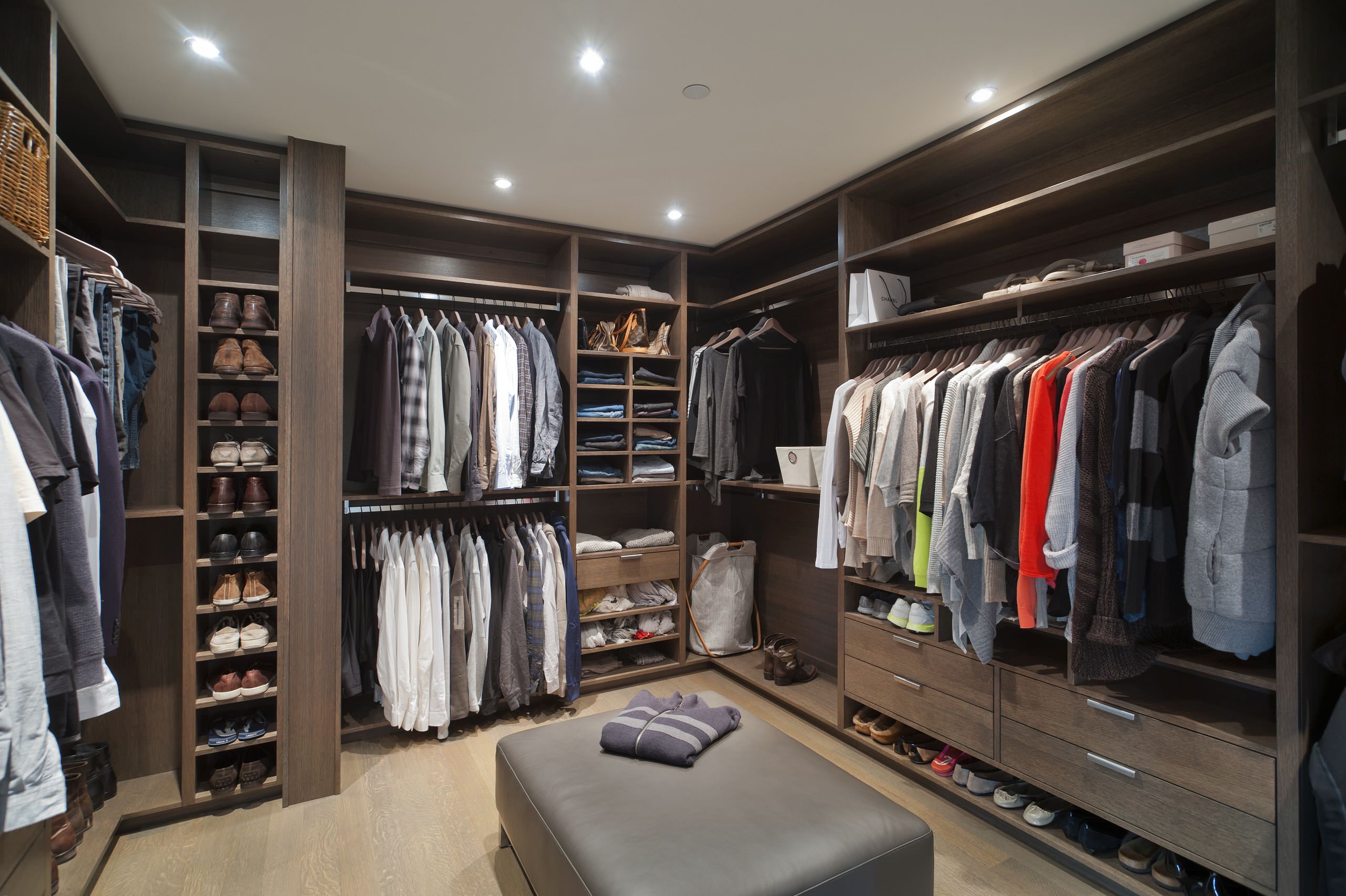 Turn That Spare Room Into a Walk-in Closet, image size:2560x1704