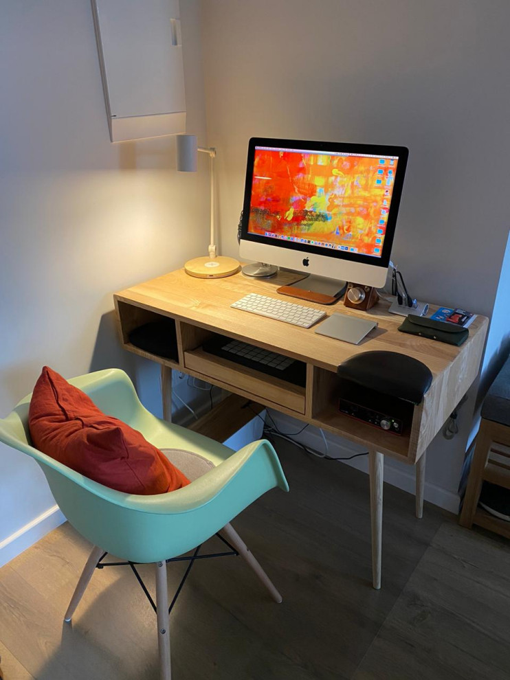 Письменный стол в скандинавсом стиле