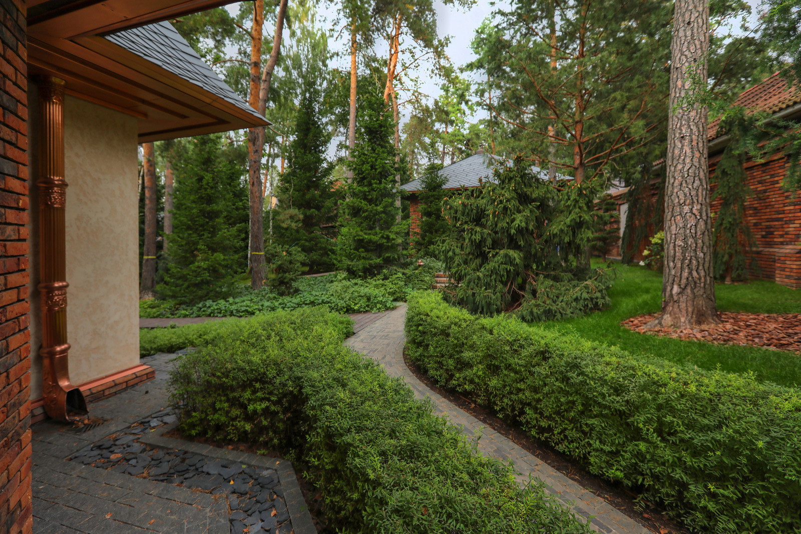 Коттеджный сад в Барвихе (дизайн и исполнение компании "Imperial Garden")