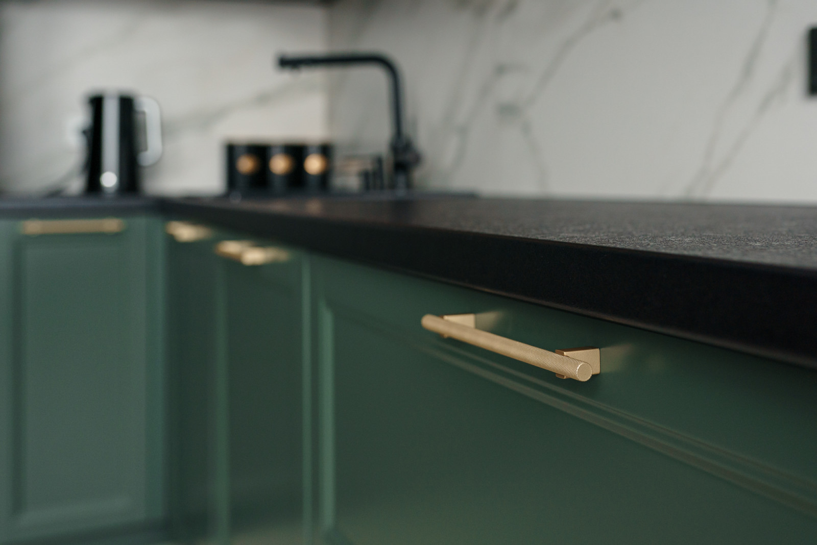 Темные акценты